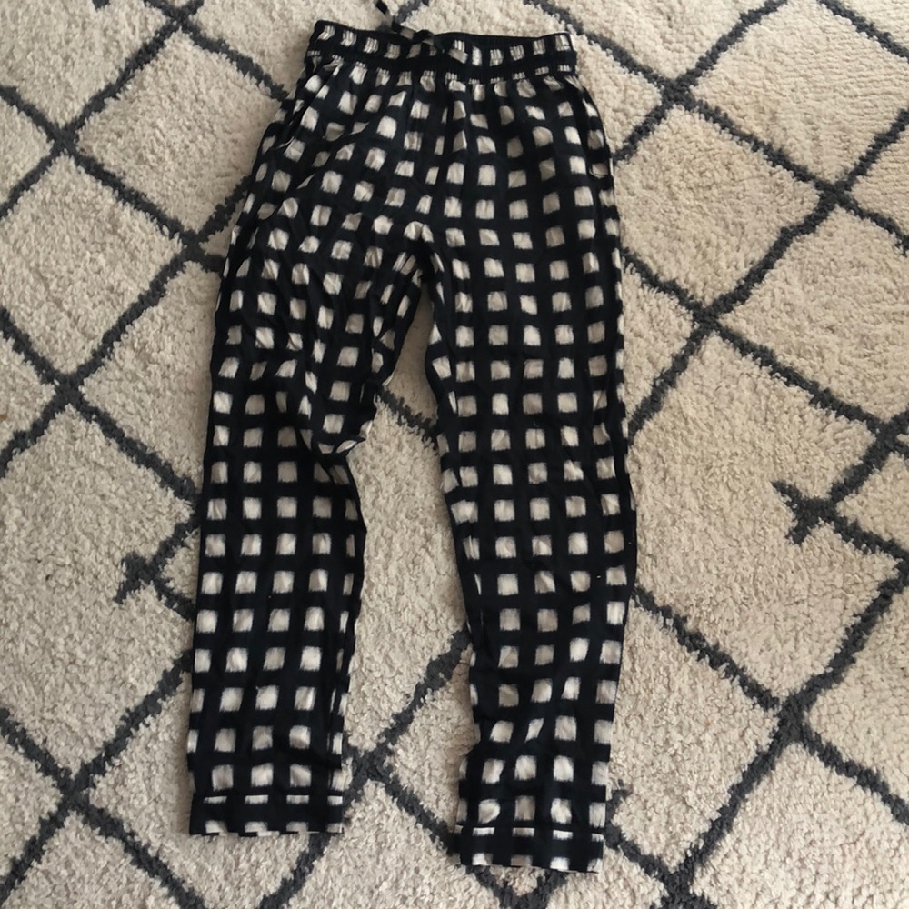 Tapered navy and white pants